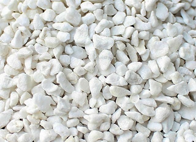 Perlite vs Vermiculite A side-by-side comparison of white perlite and brown flaky vermiculite.