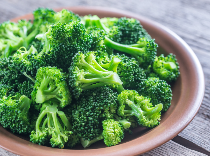 Broccoli on the plate Broccoli on the plate